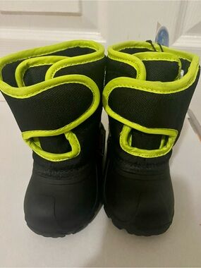 George Black and Neon Yellow Toddler Winter Boots Size 4